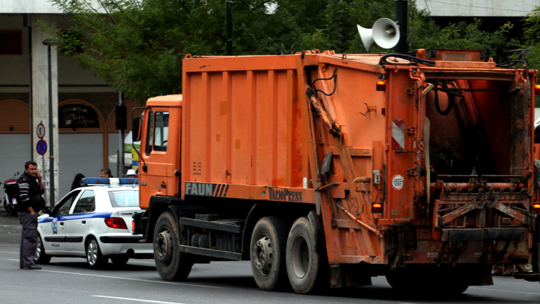 Εργατικό ατύχημα στην Ηγουμενίτσα – Άνδρας έπεσε από τα σκαλοπάτια απορριμματοφόρου